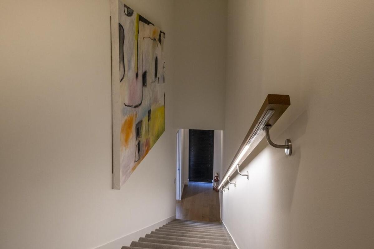 Premium 3bed With Gated 2 Car Parks Apartment *