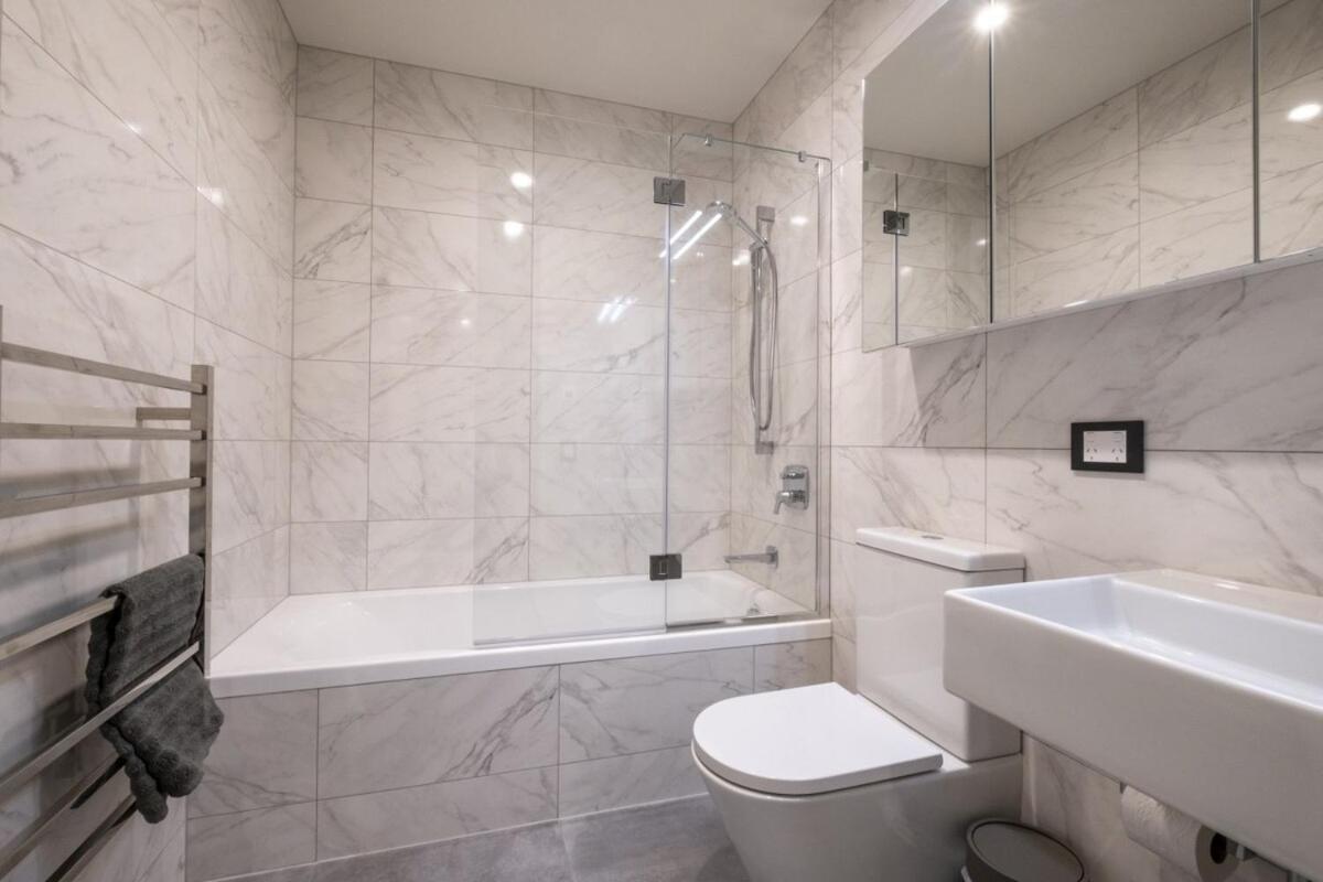 Premium 3bed With Gated 2 Car Parks Apartment